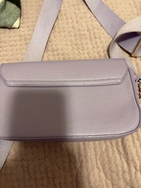 Compact Lavender Crossbody Bag with Adjustable Strap